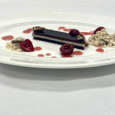 A picture of a fancy dessert. 